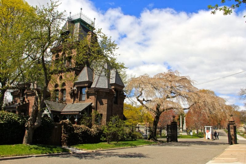 参观绿木公墓是纽约最适合自己做的事情之一