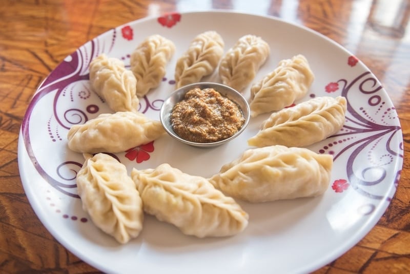 尼泊尔美食之旅中一盘盘的momos