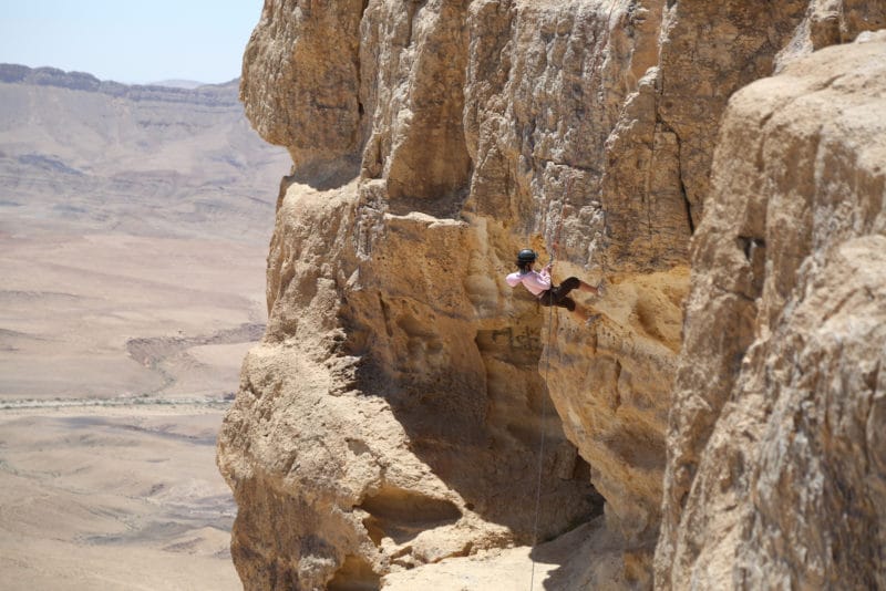 以色列拉蒙火山口的极限旅行冒险