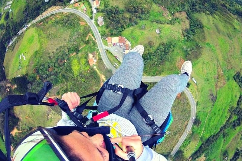 麦德林的滑翔伞，哥伦比亚最好的探险旅游胜地之一
