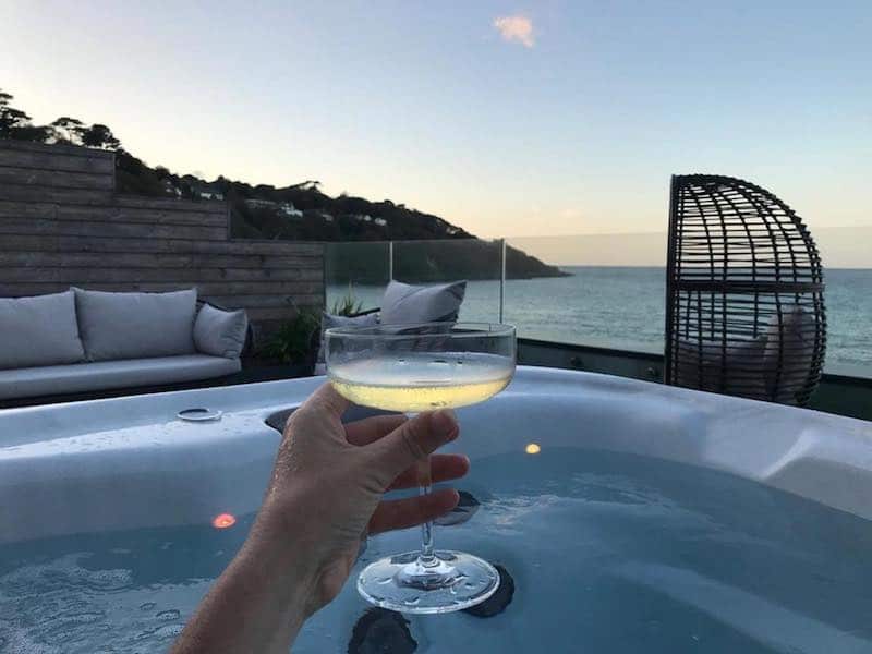 卡比斯湾是英国拥有私人热水浴缸的顶级酒店之一