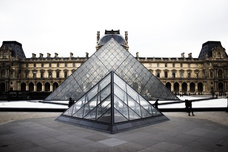 卢浮宫应该出现在每一本法国欧洲旅游指南中