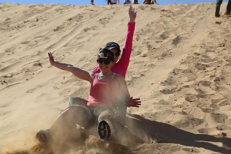 在内盖夫沙漠玩沙板应该出现在每一本以色列旅游指南中