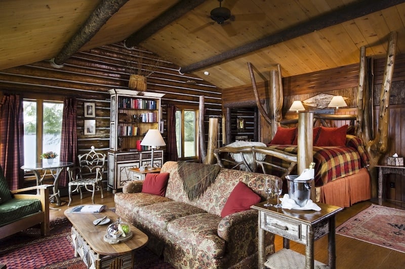 普莱西德湖旅馆在纽约北部提供浪漫的小木屋
