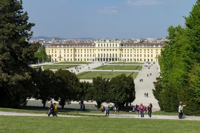 在维也纳独自旅行时参观美丽的Schönbrunn宫殿