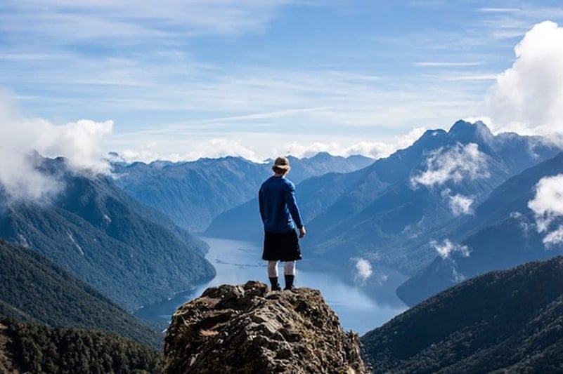 徒步旅行是任何新西兰旅游指南的重要体验