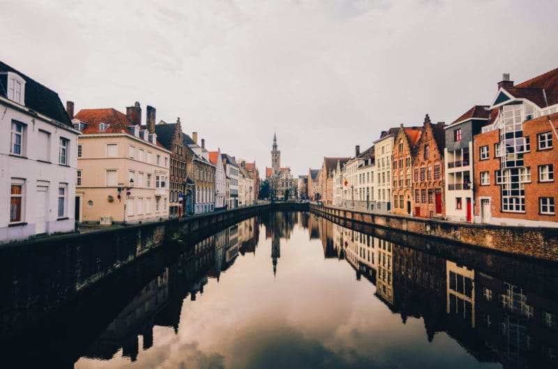 比利时的布鲁日是欧洲女性独自旅行最安全的地方之一