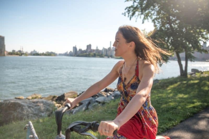 在纽约兰德尔岛骑自行车独自旅行的好处