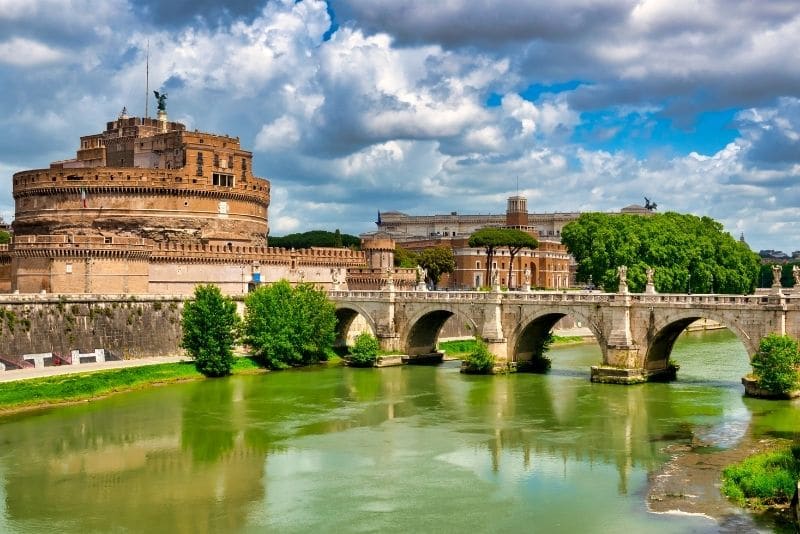 独自去罗马旅行时，可以欣赏圣安杰洛城堡