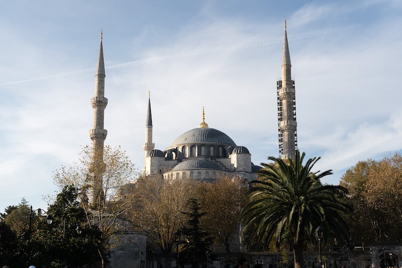 在伊斯坦布尔独自旅行时参观蓝色清真寺