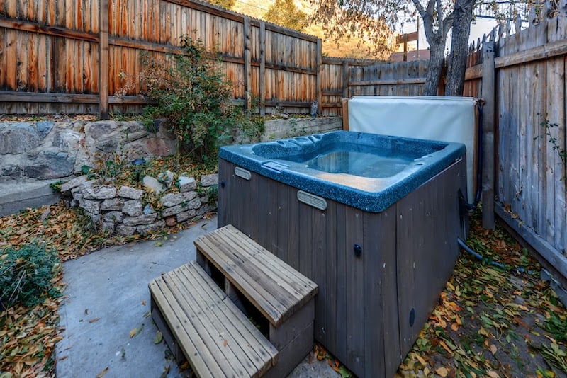 科罗拉多州的Cliff House Lodge热水浴缸