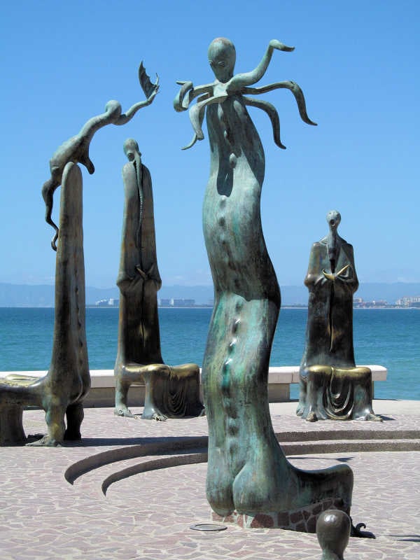 巴亚尔塔港Centro地区的La Rotonda del Mar雕像