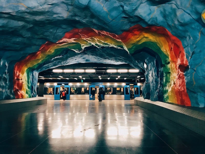 瑞典斯德哥尔摩Stadion地铁站的彩色墙壁