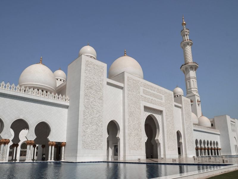迪拜谢赫扎耶德大清真寺的宏伟外观